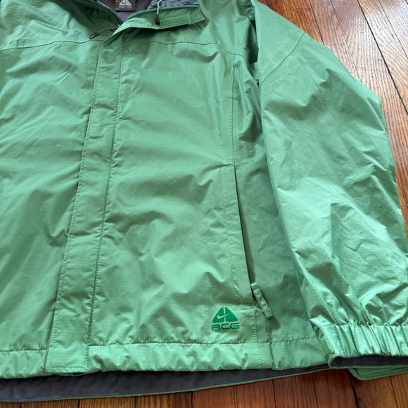 Nike ACG Rain Jacket - Picture 3 of 15